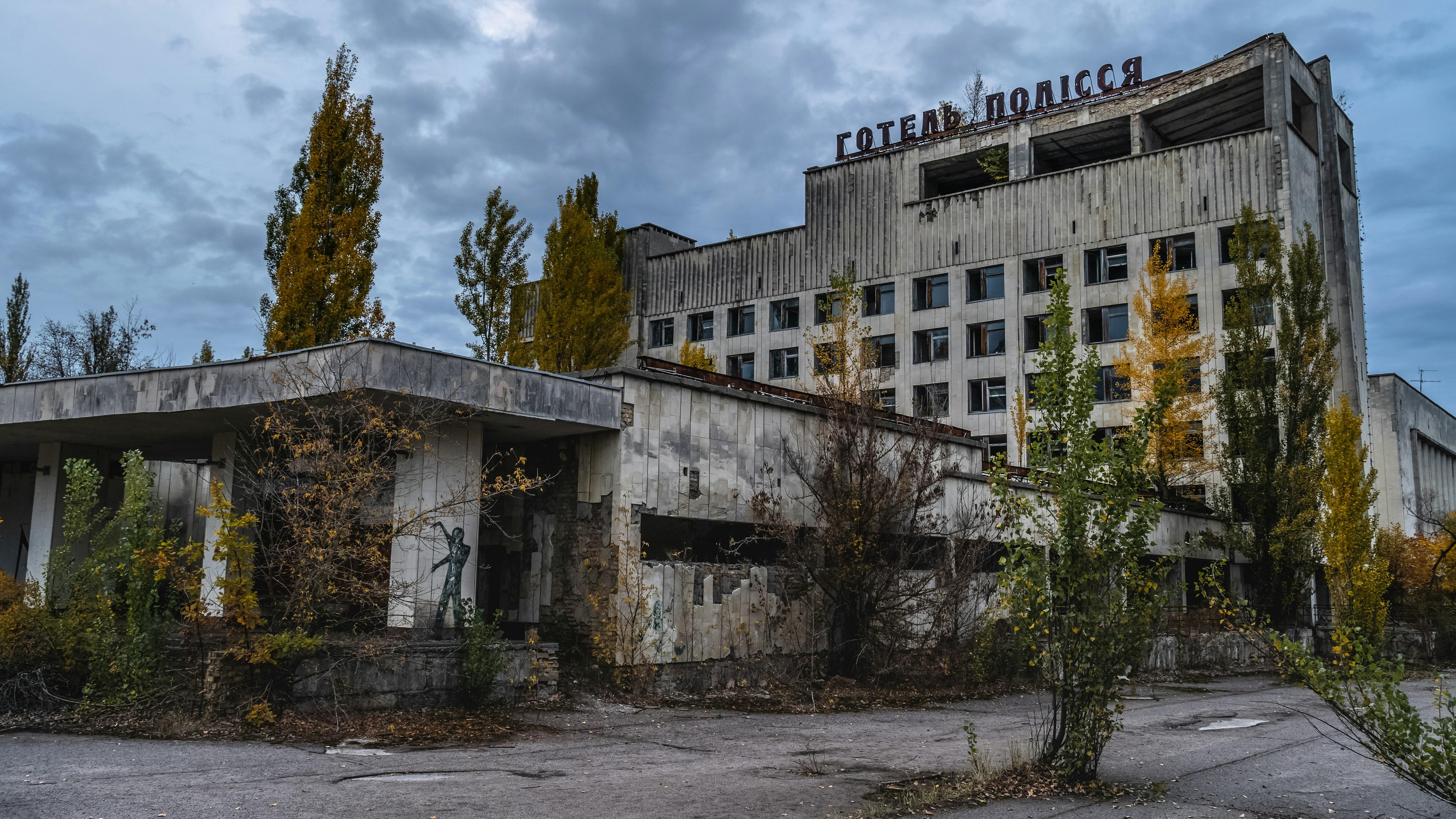 Abandoned window in Pripyat, Chernobyl Exclusion Zone – photo by Viktor Hesse on Unsplash